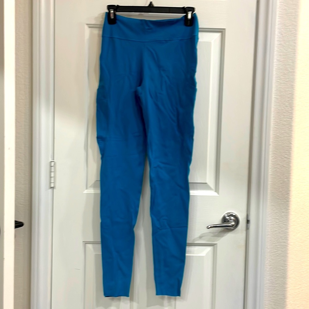 Blue yoga pants with pockets